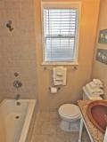 Freeland_Unit 2_FrntBathBirdEntry_DSCF1892.jpg